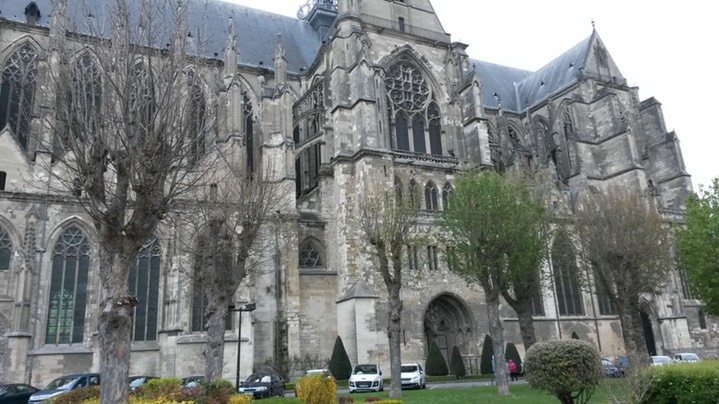 Basiliek van St. Quentin.jpeg
