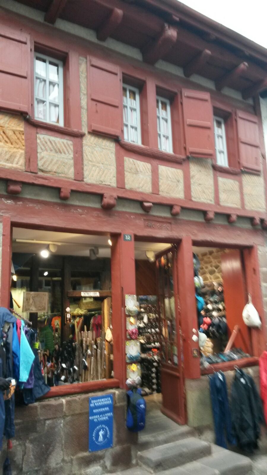 Boutique de Pelerin in St. Jean Pied de Port.jpeg