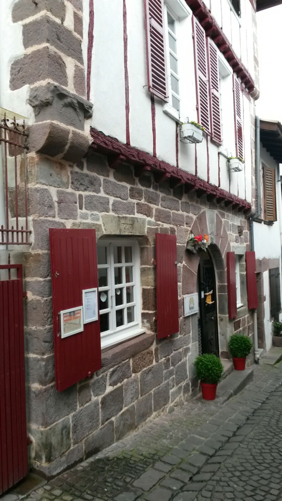 De pelgrimsalberque Beilari in St. Jean Pied de Port.jpeg