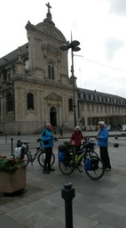 Jaap, Ans en Laurens  (vlnr) in Cambrai