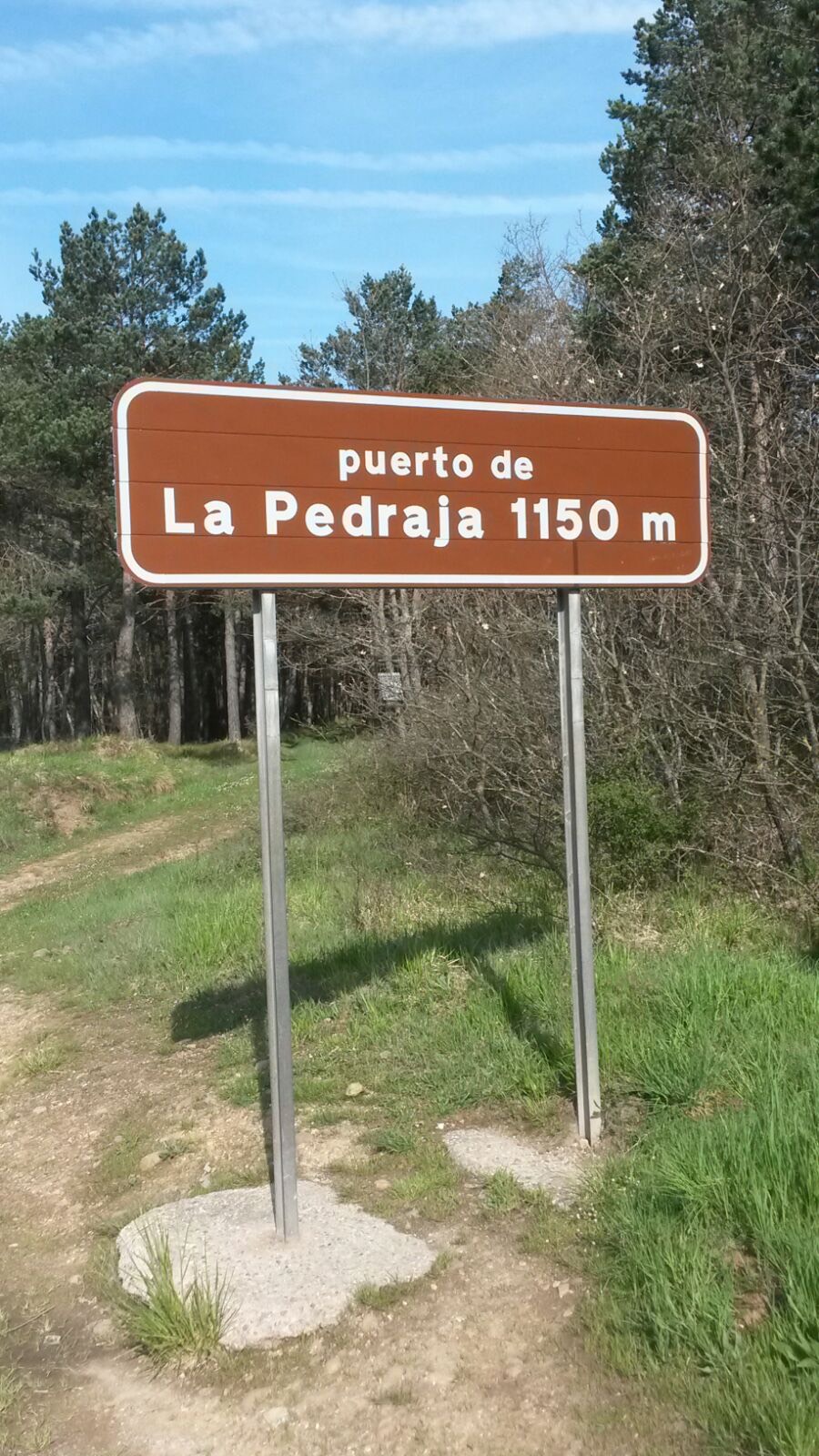 Onderweg naar Burgos moest je deze puist van 1e categorie over (6% en 4, 5 km lang).jpeg