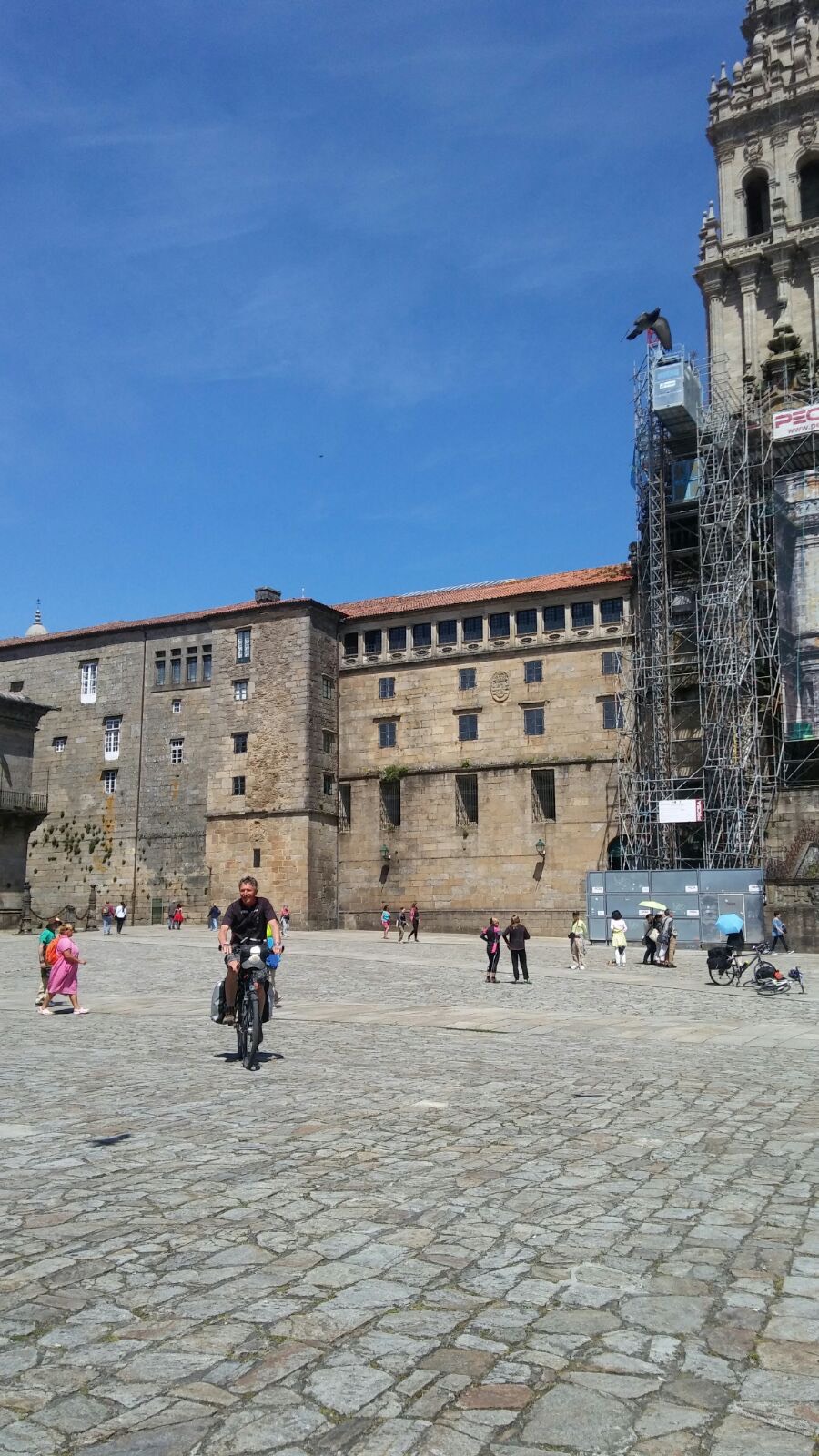 Plaza do Obradoiro in Santiago.jpeg